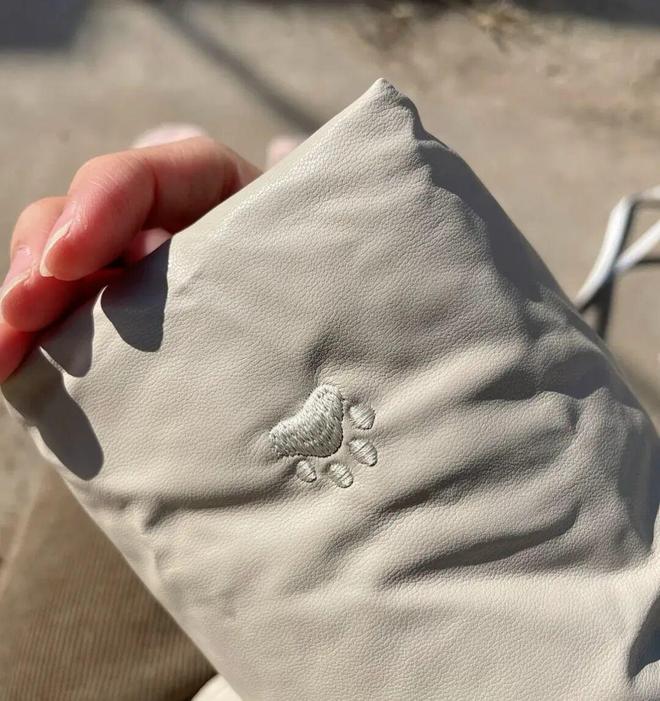 妈们个个杏林圣手心灵手巧具象化了！AG真人娱乐网址论给羽绒服续命妈(图4)