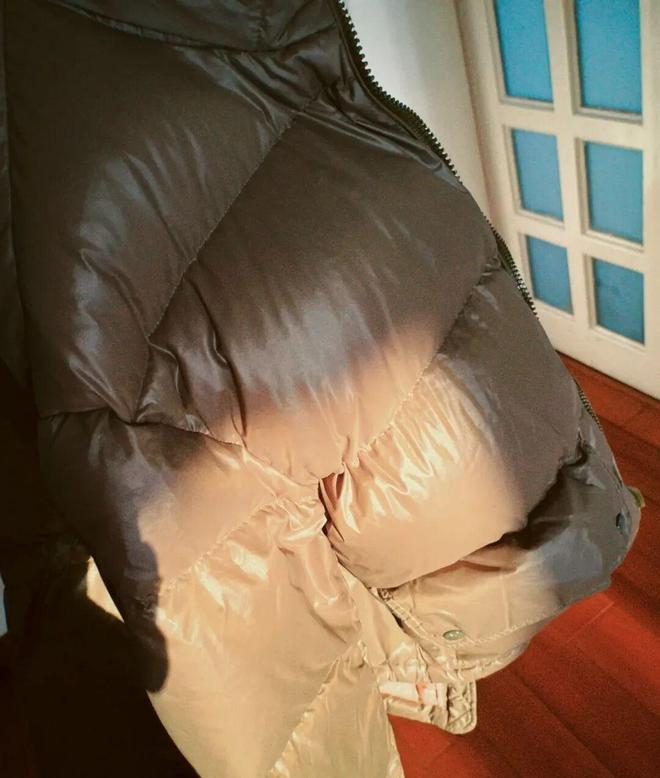 妈们个个杏林圣手心灵手巧具象化了！AG真人娱乐网址论给羽绒服续命妈(图13)