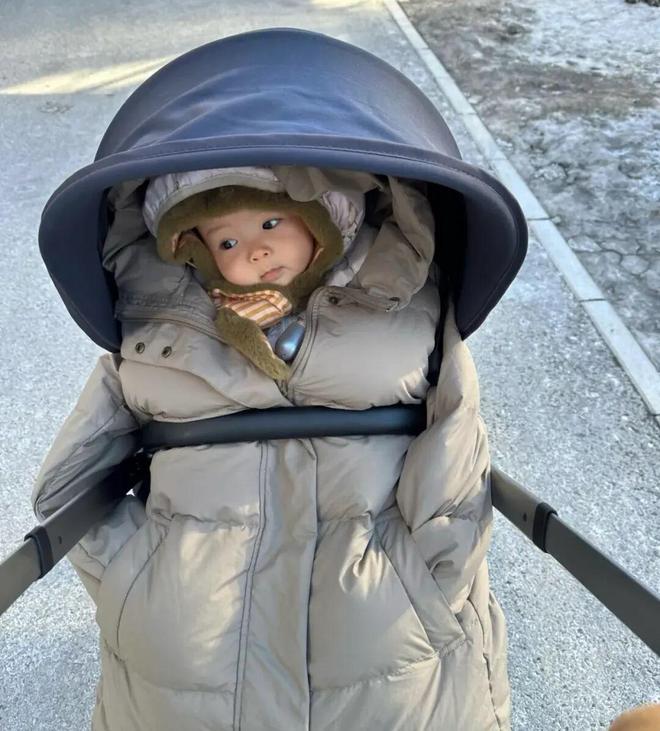 妈们个个杏林圣手心灵手巧具象化了！AG真人娱乐网址论给羽绒服续命妈(图23)