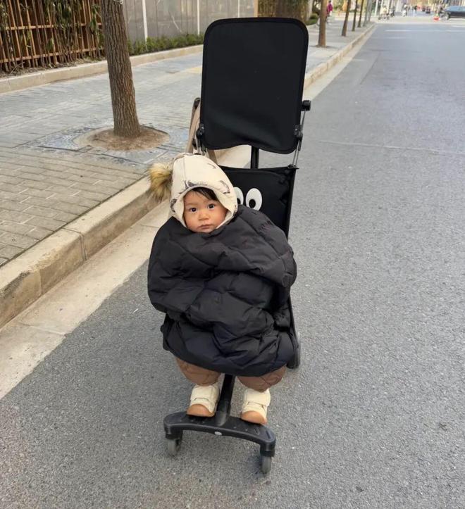 妈们个个杏林圣手心灵手巧具象化了！AG真人娱乐网址论给羽绒服续命妈(图26)